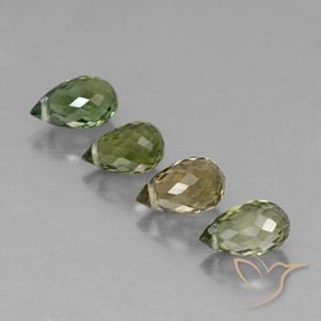 Lotto di 4 pezzi tormalina verde taglio briolette Tormalina - Peso 2,2 ct totali / media. 0,55 ct ciascuno, misura 6x3,7 mm, colore: Verde scuro, durezza Mohs 7 - 7,5 adatto per gioielli da indossare ogni giorno, Anno della pietra preziosa della tigre, Photo A