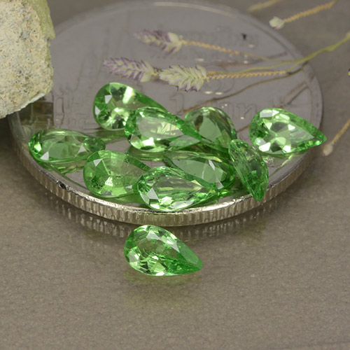 充满活力的绿色 沙弗莱石榴石 Gem - 0.2ct 梨形切面 (ID: 481865)