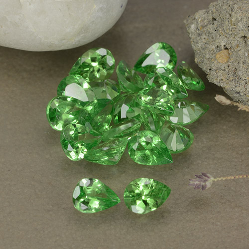 Lot de 20pc Grenat Tsavorites Vert pear facet de Tanzanie - Poids total 2,97 ct / moyenne 0,15 ct chaque, taille 4 x 3mm, couleur : Vert forêt clair, dureté de Mohs 6.5 à 7.5 convient aux bijoux de tous les jours, pierre de sagesse, Photo A
