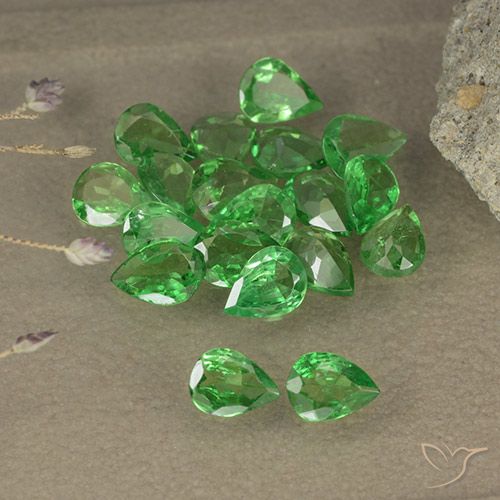 Lot de 20pc Grenat Tsavorites Vert pear facet de Tanzanie - Poids total 2,48 ct / moyenne 0,12 ct chaque, taille 4,1 x 3mm, couleur : Vert forêt clair, dureté de Mohs 6.5 à 7.5 convient aux bijoux de tous les jours, pierre de sagesse, Photo A