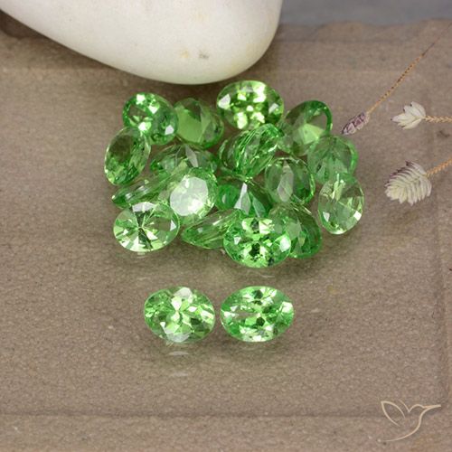 3.77ctw Natural Medium Green Tsavorite Garnet, Oval, VS