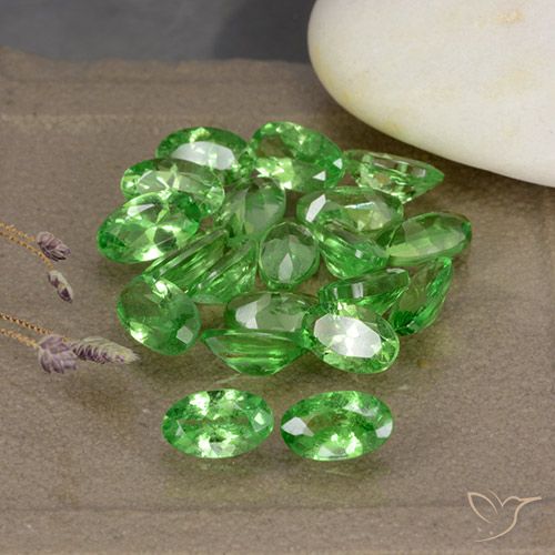 4.86 ct Oval Cut Tsavorite Garnet, 4.8 x 3 mm From Tanzania, Photo A