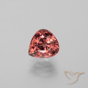 Zircon Rouge Poire 8,5 x 8mm de Tanzanie, poids de 3,41 ct, pierre gemme naturelle Non traité de pureté vvs, 1 pièce Zircon pear facet, couleur : Rouge foncé, dureté de Mohs de 6.5 à 7.5 convient aux bijoux de tous les jours, pierre de sagesse, Expose Feu Exceptionnel, Photo A