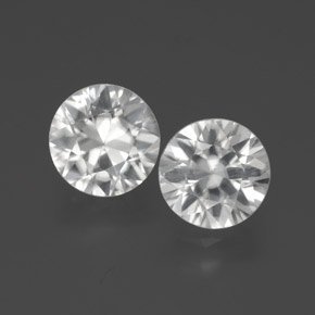 7,2mm Rund Zirkon-Paar - Gewicht 4,24 ct gesamt / durchschnittl. 2,12 ct, Garantiert natürliche Edelsteine, Weiß Farbe in VVS-VS Reinheit, Mohs-Härte 6,5 - 7,5 Geeignet für den täglichen Gebrauch im Schmuck, Symbolisiert Ehre und Weisheit, Photo A