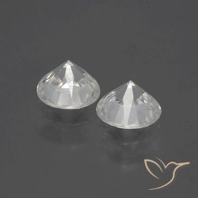 Zircon Gemstones in 7 mm (calibrated) Size for Sale, Zircon Stones in Warm White Color