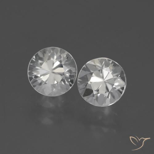 6,8mm Rund Zirkon-Paar - Gewicht 3,81 ct gesamt / durchschnittl. 1,91 ct, Garantiert natürliche Edelsteine, Warmweiß Farbe in VVS-VS Reinheit, Mohs-Härte 6,5 - 7,5 Geeignet für den täglichen Gebrauch im Schmuck, Hat außergewöhnliches Feuer, Photo A
