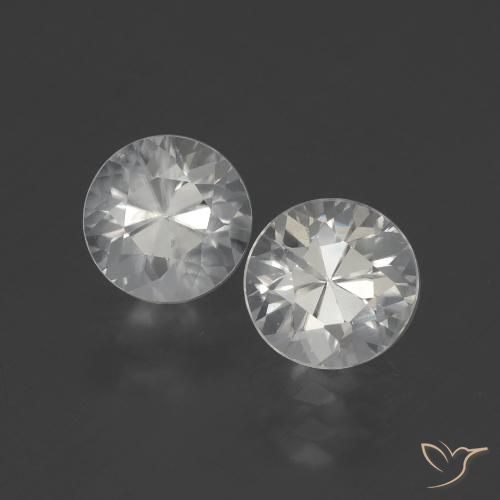 Circón Circular a juego de 2 piezas en tamaño 6,6mm, peso 3,4 ct en total / promedio. 1,7 ct cada uno, Blanco cálido en claridad VS, piedra preciosa natural , dureza de Mohs 6.5 - 7.5 Adecuado para joyas de uso diario, Simboliza el honor y la sabiduría, Photo A