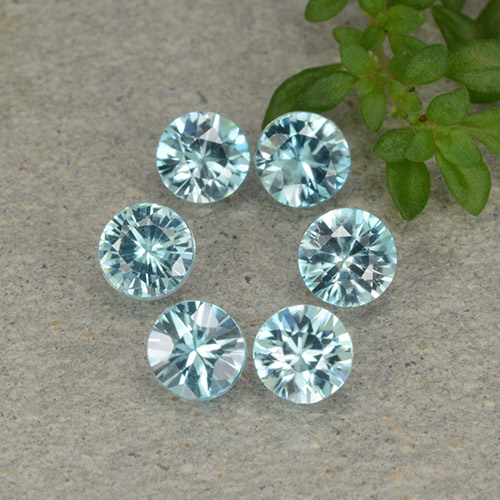 Bleu aquatique léger Zircon gemme - 0.4ct Diamant de coupe (ID: 482832)