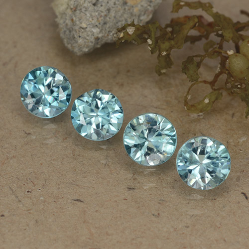 Lot de 4pc Zircons Bleu Tour du Cambodge - Taille 4,4mm, poids total 2,07 ct / moyenne 0,52 ct chaque, couleur : Bleu clair, dureté de Mohs 6.5 à 7.5 convient aux bijoux de tous les jours, pierre de sagesse, Pierre du zodiaque Taureau, Photo A