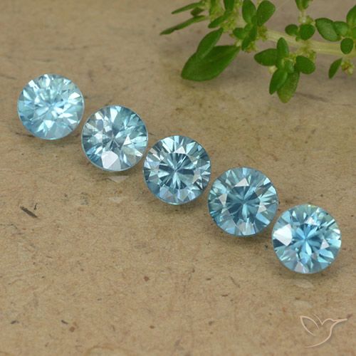 Lotto di 5 pezzi taglio rotondo blu Zircone dalla Cambogia - Peso totale 2,73 ct / avg. 0,55 ct ciascuno, dimensioni 4,4mm, colore: Blu Acqua Profondo, durezza Mohs 6,5 - 7,5 adatto per gioielli da indossare ogni giorno, Pietra portafortuna di dicembre, Photo A