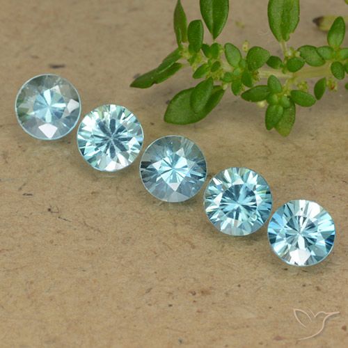 Lotto di 5 pezzi Zircone blu taglio rotondo dalla Cambogia - dimensioni 4,5mm, peso totale 2,81 ct / media. 0,56 ct ciascuno, colore: Blu acqua, durezza Mohs 6,5 - 7,5 adatto per gioielli da indossare ogni giorno, Pietra zodiacale Toro, Photo A