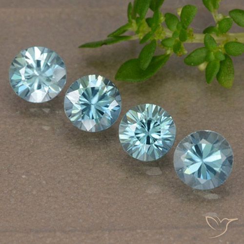 Lotto di 4 pezzi Zircone Blu Maya profondo taglio rotondo dalla Cambogia - Dimensioni 4,4mm, peso 2,17 ct totali / media. 0,54 ct ciascuno, durezza Mohs 6,5 - 7,5 adatto per gioielli da indossare ogni giorno, Mostra grande brillantezza, Photo A